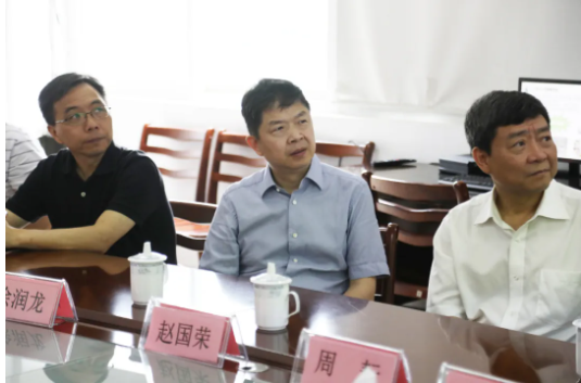 6月4日，省市場監(jiān)管局黨委委員、副局長，省藥品監(jiān)管局黨組書記、局長徐潤龍帶隊來公司開展“三服務”活動